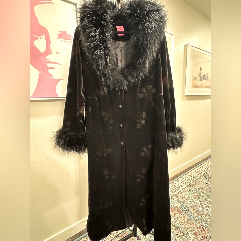 Betsey Johnson Black velvet floral evening coat - 3X